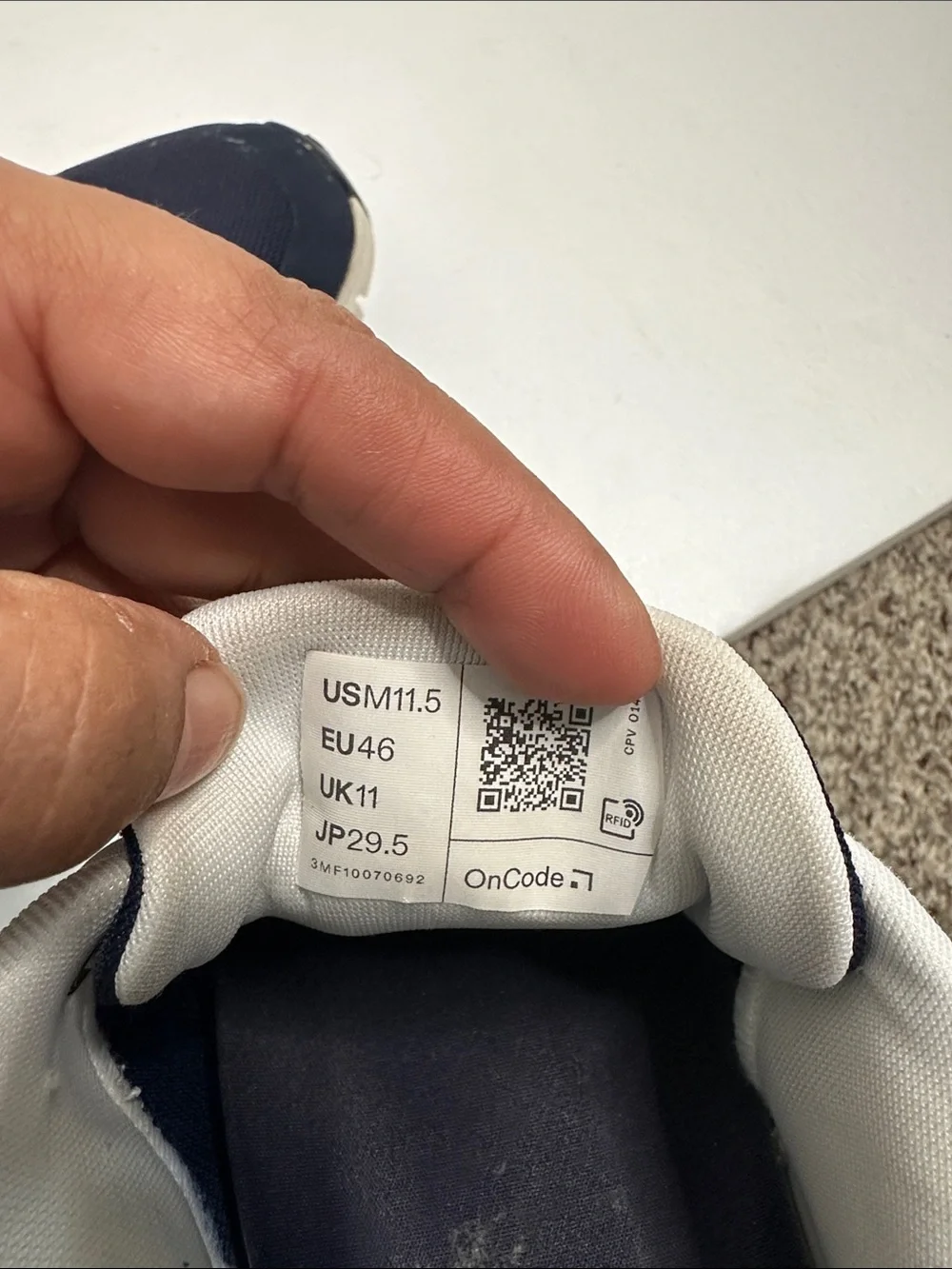 On Running Men’s Navy and White Athletic Sneakers size 11.5